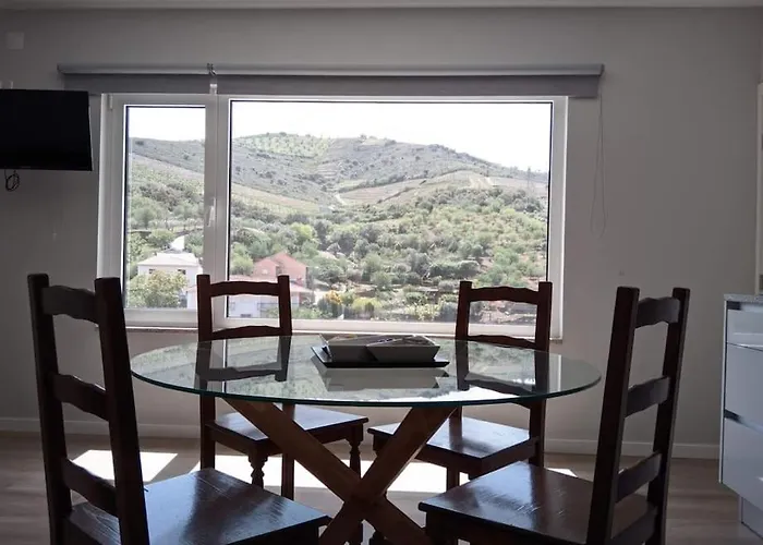 Eiradouro Casa Amendoeira * Mos (Guarda)